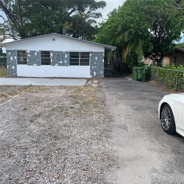 4-bedroom rental at 308 NW 9th Street, Hallandale Beach