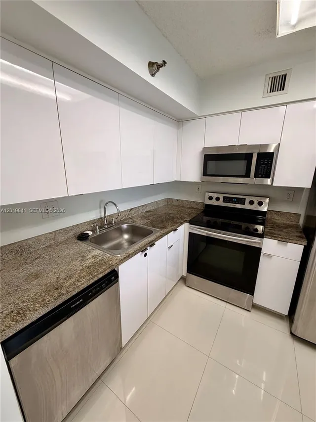 2-bedroom rental at 3300 NE 191st Street #404, Aventura