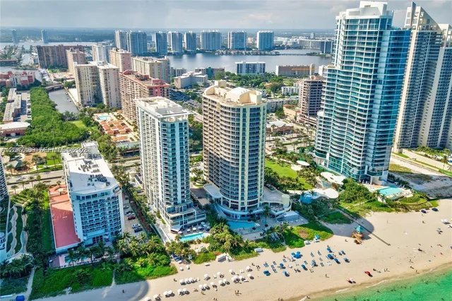 1-bedroom home at 17375 Collins Avenue #1206, Sunny Isles Beach