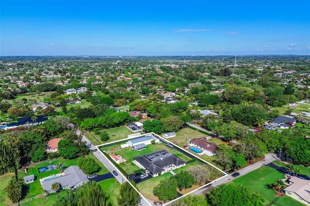 5-bedroom home at 5431 SW 109th Avenue, Davie