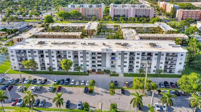 1-bedroom rental at 1301 NE 7th 405 #405, Hallandale Beach