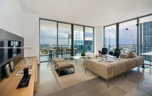 3-bedroom rental at 88 SW 7th Street #2712, Miami