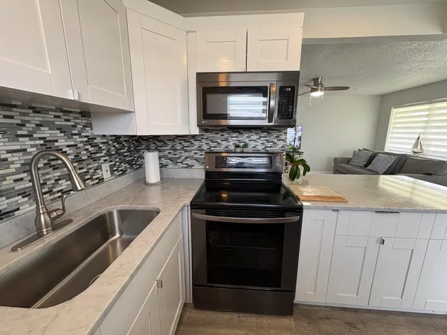 2-bedroom home at 277 CHATHAM N, West Palm Beach