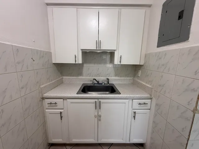 1-bedroom rental at 6014 Fillmore Street #4e, Hollywood