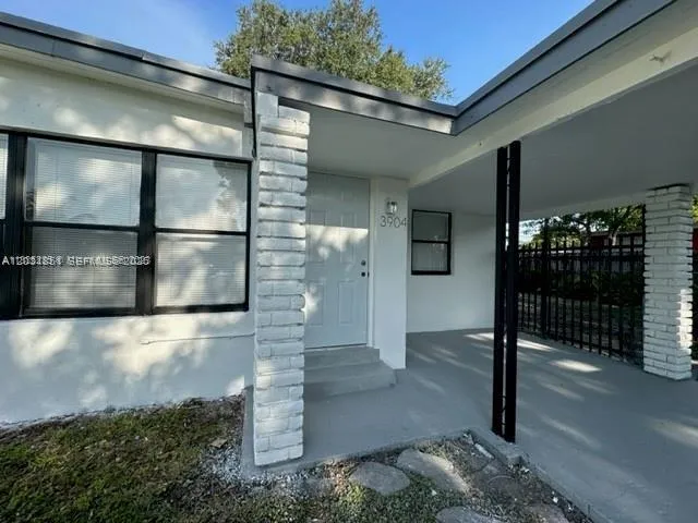 3-bedroom home at 3904 SW 58th Avenue, West Park