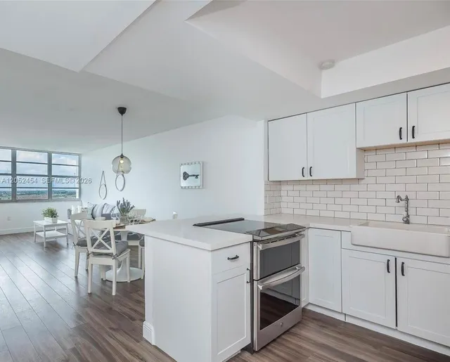 1-bedroom home at 1301 NE Miami Gardens Drive #1522W, Miami