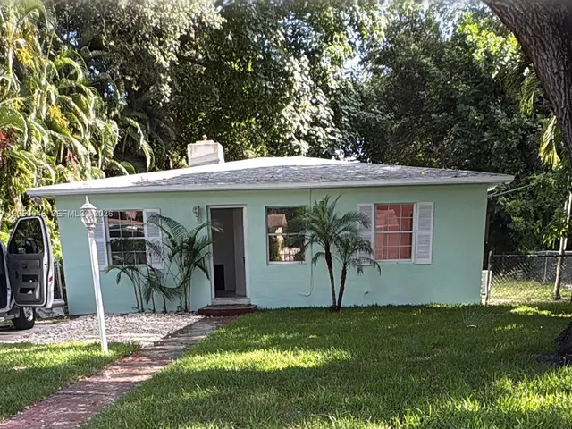 3-bedroom rental at 475 NE 164th Street, Miami