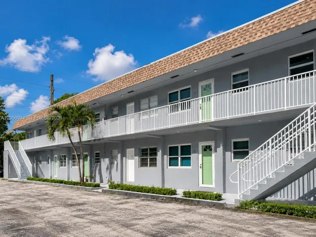 1-bedroom rental at 3265 Griffin Road #205, Dania Beach