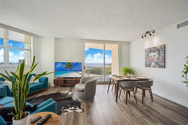 2-bedroom rental at 2475 Brickell Avenue #1107, Miami
