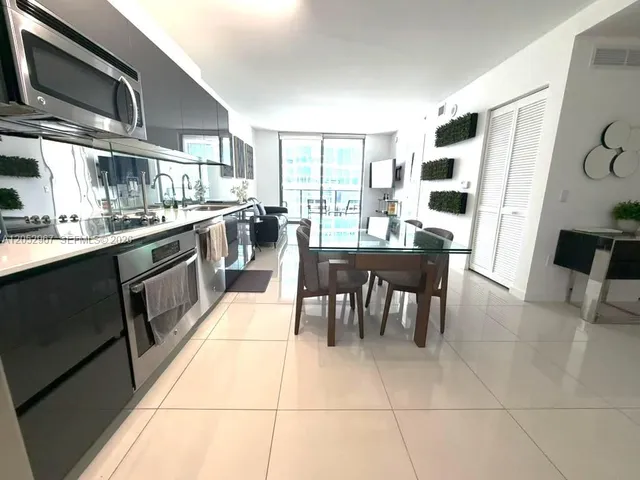 1-bedroom rental at 31 SE 6th Street #2604, Miami