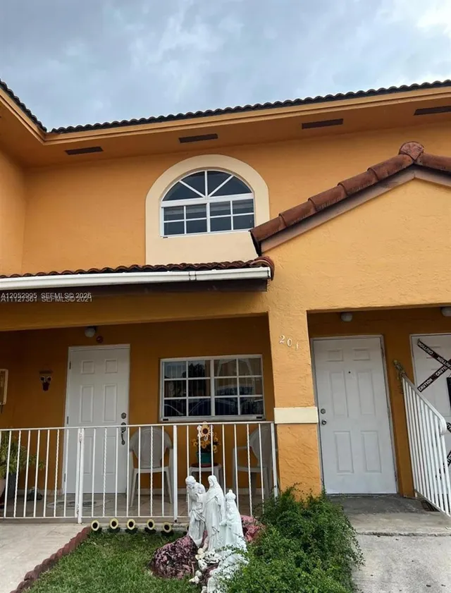 3-bedroom rental at 7818 W 34th Lane #25201, Hialeah