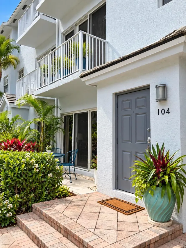3-bedroom home at 2725 NE 8th Avenue #104, Wilton Manors