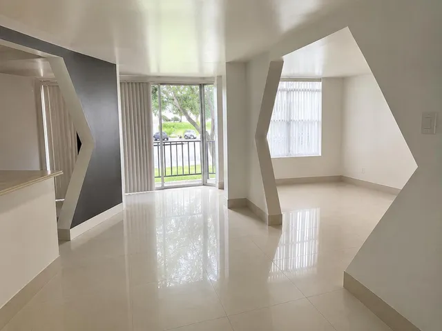 2-bedroom rental at 3690 INVERRARY Drive #2Z, Lauderhill