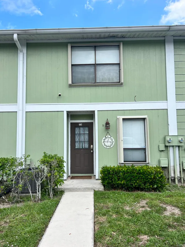 2-bedroom rental at 778 HILL Drive #D, West Palm Beach