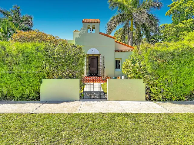 4-bedroom home at 1029 Harrison Street, Hollywood