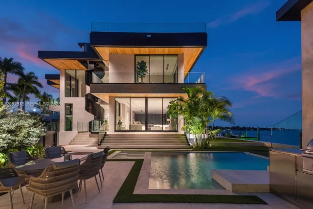 4-bedroom home at 1141 N Biscayne Point Road, Miami Beach