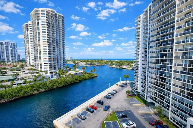 2-bedroom home at 20505 E Country Club Drive #1033, Aventura