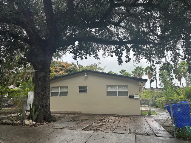 3-bedroom rental at 280 NW 39th St * #*, Miami