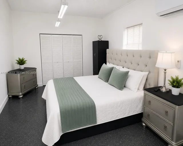 1-bedroom rental at 2323 Taft Street #2, Hollywood