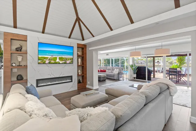 4-bedroom home at 6106 ROYAL POINCIANA Lane, Tamarac