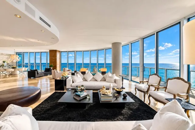 3-bedroom home at 100 S Pointe Drive #2905, Miami Beach