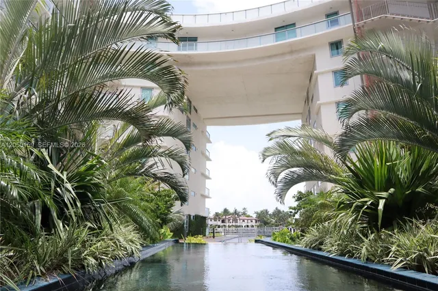 1-bedroom home at 6620 Indian Creek Dr 302 #302, Miami Beach