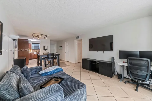 2-bedroom home at 1400 Tallwood Avenue #107, Hollywood