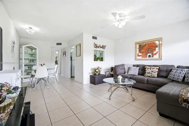 1-bedroom home at 9101 Sunrise Lakes Boulevard #218, Sunrise