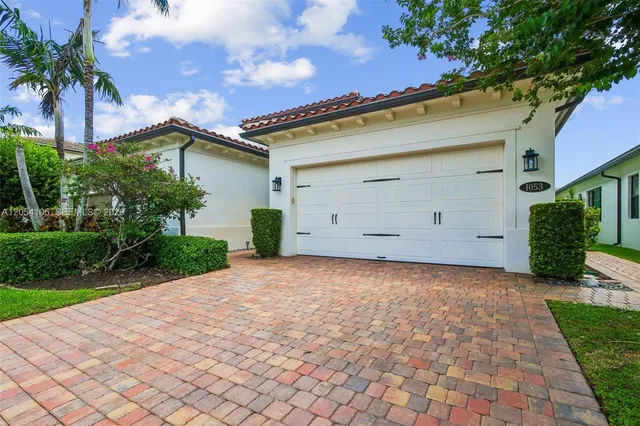 3-bedroom home at 1053 SW 113th Way, Pembroke Pines