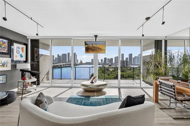 1-bedroom home at 1000 Venetian Way #810, Miami Beach
