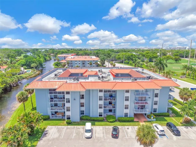 2-bedroom home at 505 S Pine Island Road #B102, Plantation