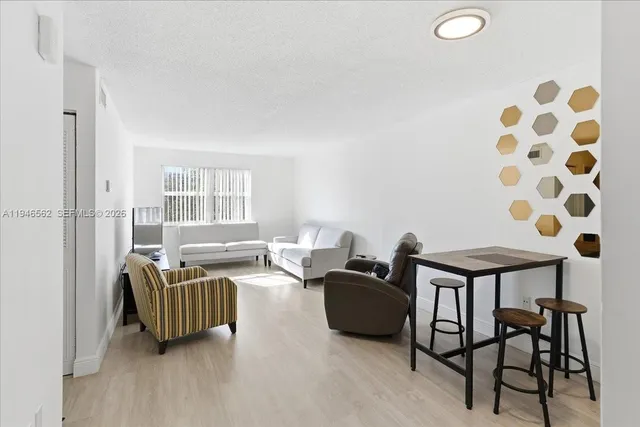 1-bedroom rental at 17255 SW 95th Avenue #355, Palmetto Bay