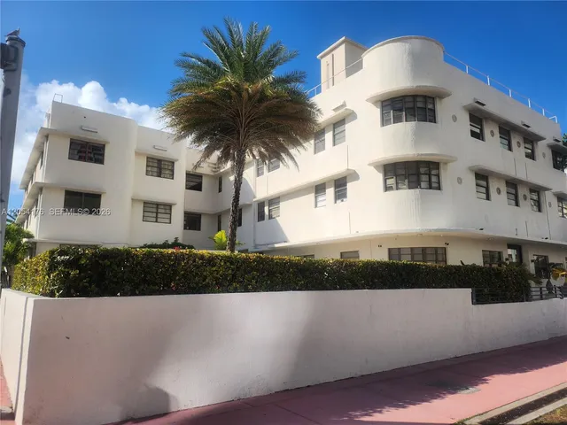 1-bedroom rental at 2700 Collins Avenue #202, Miami Beach