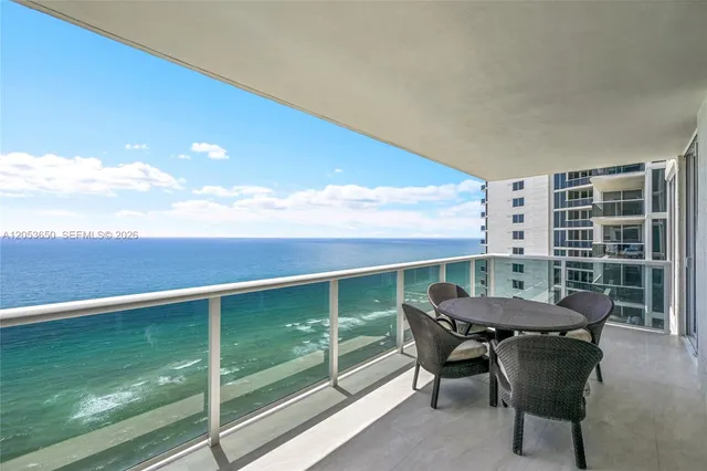 3-bedroom rental at 19111 Collins Avenue #2704, Sunny Isles Beach