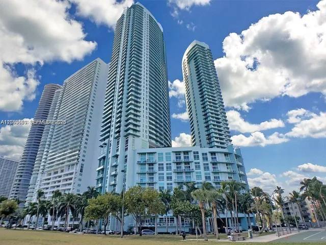 1-bedroom rental at 1900 N Bayshore Drive #3807, Miami