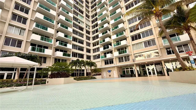 1-bedroom rental at 1200 W Av 1423 #1423, Miami Beach