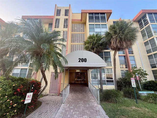 1-bedroom rental at 200 172nd Street #416, Sunny Isles Beach