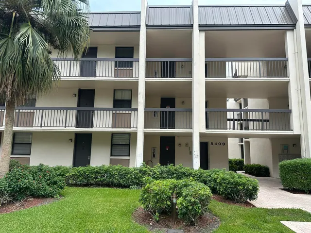2-bedroom home at 8409 Forest Hills Drive #205, Coral Springs