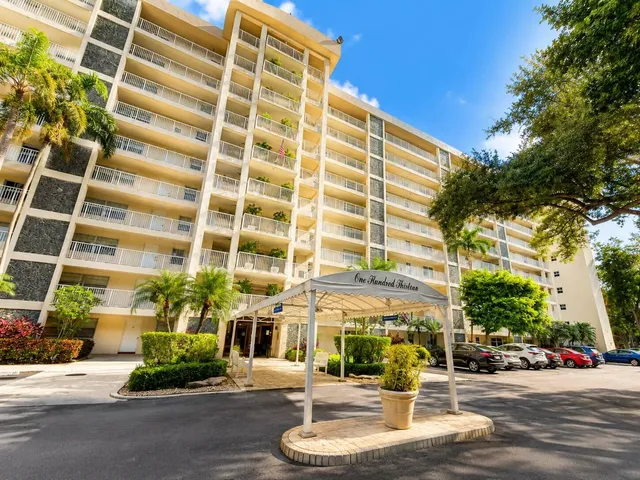3-bedroom home at 3520 Oaks Way #402, Pompano Beach