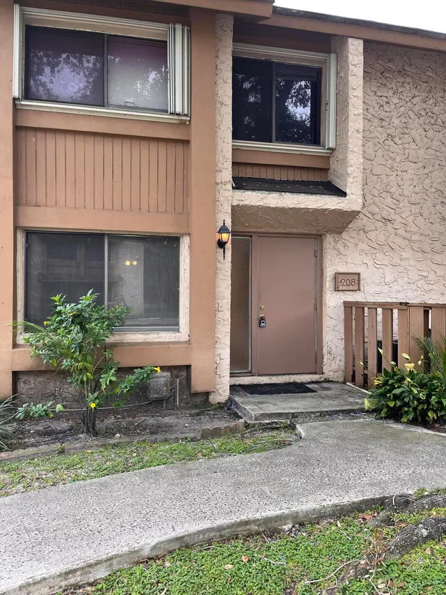 3-bedroom home at 208 Wimbledon Lake Drive #208, Plantation