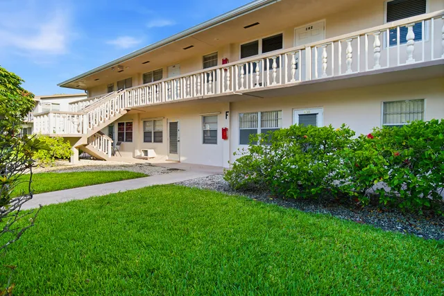 2-bedroom home at 142 Norwich F, West Palm Beach