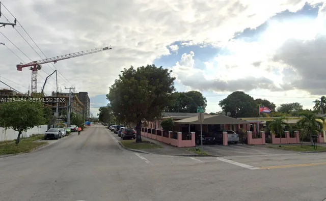 5-bedroom home at 890 E 28th Street, Hialeah