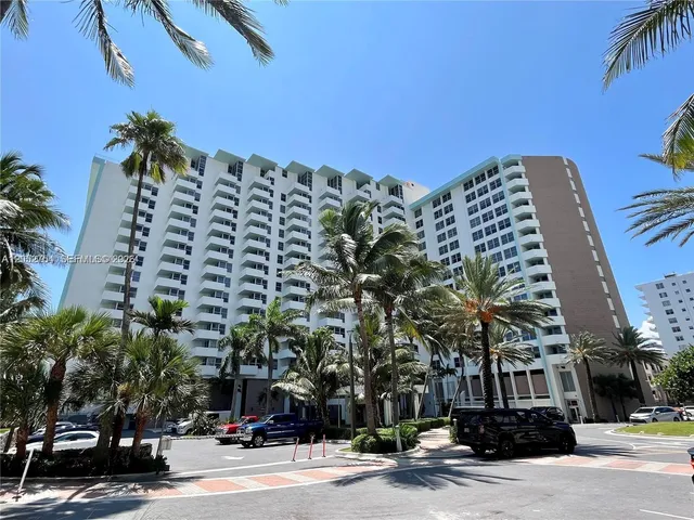 1-bedroom home at 2899 Collins Avenue #724, Miami Beach