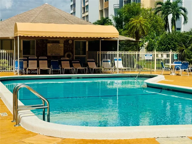 2-bedroom rental at 420 NE 12th Avenue #502, Hallandale Beach