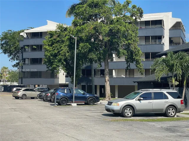 1-bedroom rental at 16220 NW 2nd Avenue #312, Miami