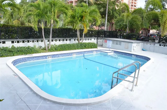 1-bedroom rental at 35 Edgewater Drive #104, Coral Gables
