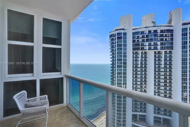 2-bedroom rental at 18201 Collins Avenue #4705, Sunny Isles Beach