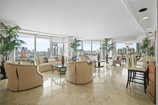 3-bedroom rental at 19355 Turnberry Way #25GR, Aventura