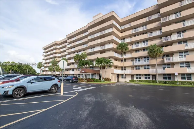 2-bedroom rental at 250 Jacaranda Drive #302, Plantation