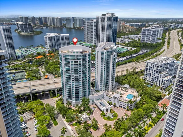3-bedroom rental at 19400 Turnberry Way #1911, Aventura